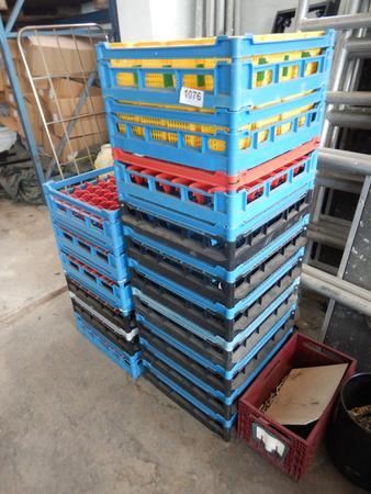 14 Stk. Gläser Racks in Kunststoff stapelbar 14 Stk. Gläser Racks in Kunststoff stapelbar