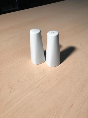 10 Stück 2-teilige Menagen Salz/Pfeffer 10 Stück 2-teilige Menagen Salz/Pfeffer