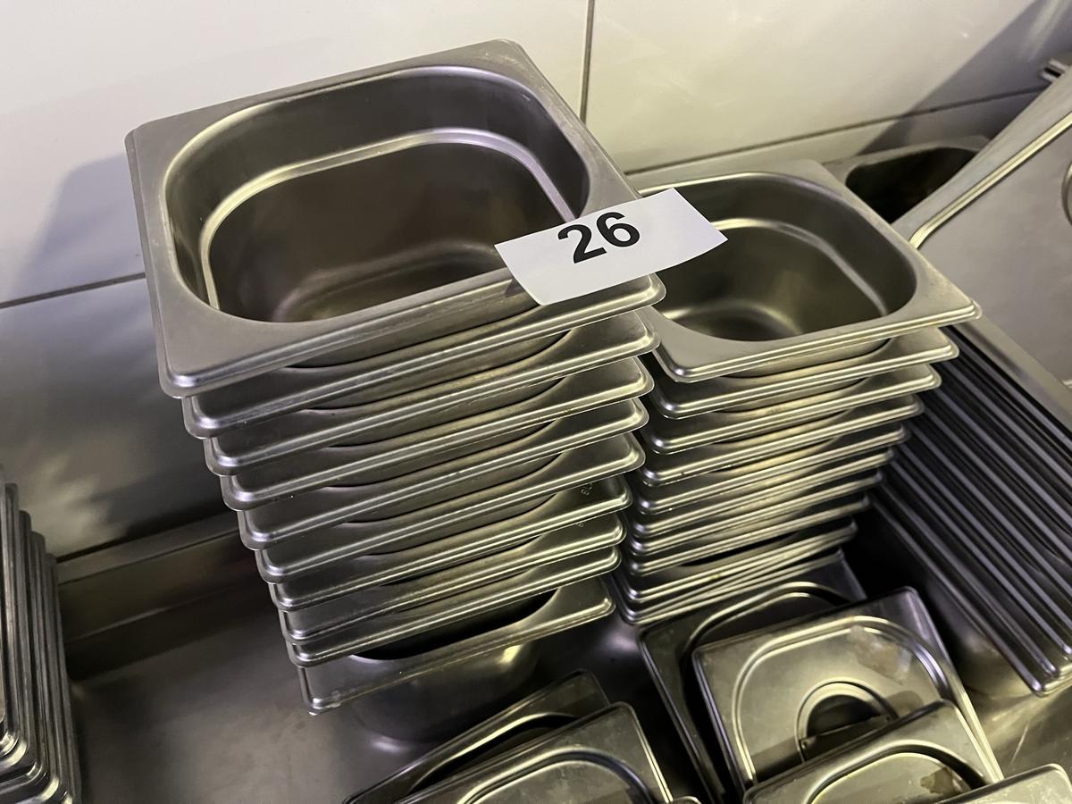 21 Stück GN Behälter 1/6 mit 15 Deckel