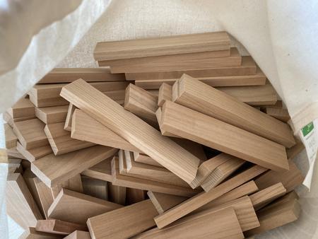 Bausteine in Kirsch, 200 Stück im Sack verpackt Bausteine in Kirsch, 200 Stück im Sack verpackt