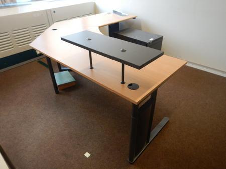 Schreibtisch Winkelkombination ca. 240x220 cm