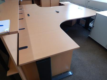 Schreibtisch Winkelkombination ca. 230x180 cm