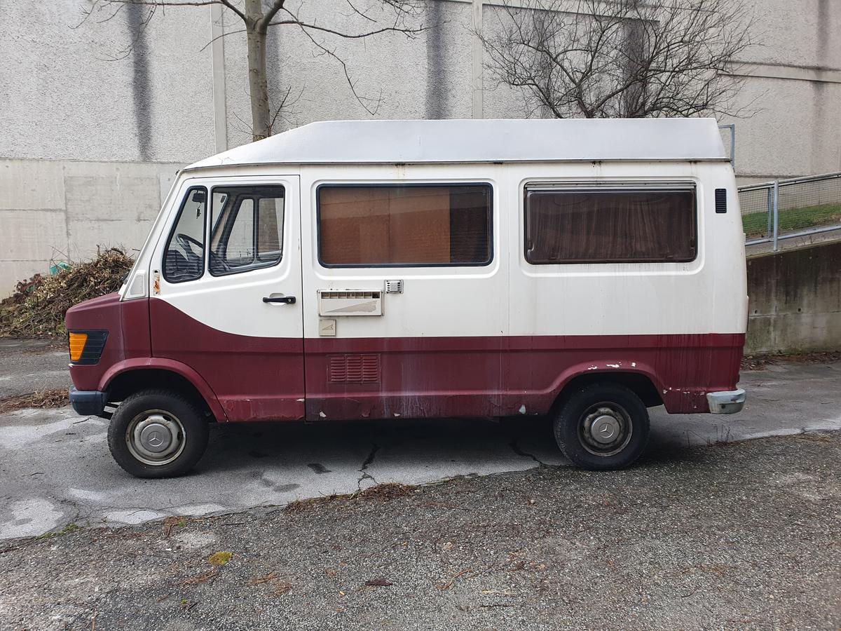 Oldtimer Mercedes Spezialkraftwagen, Wohnmobil 207D, Baujahr 1978, nicht fahrbereit?d=2025-05-20 21:01:41
