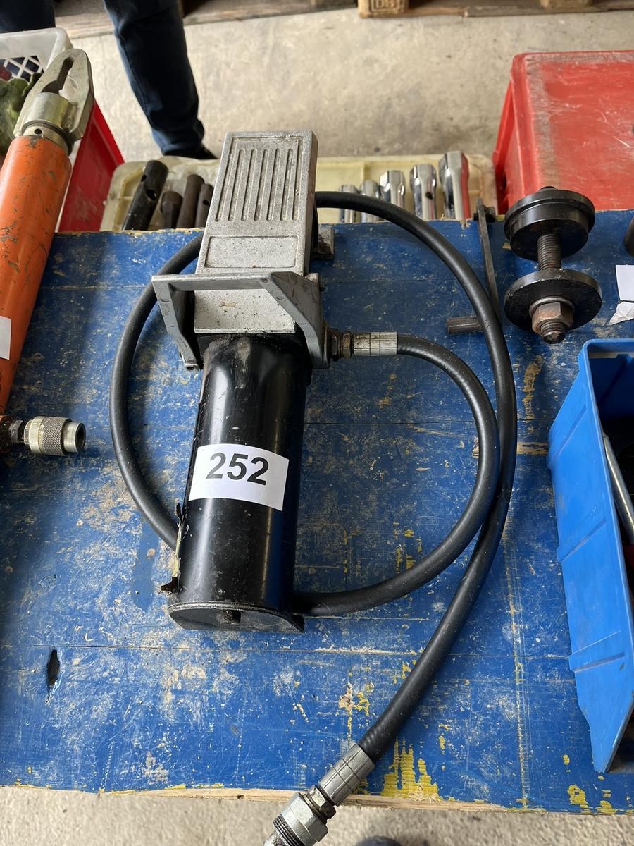 hydraulische Presse mit Druckluft?d=2025-05-10 19:34:48