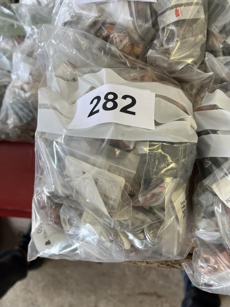 Paket mit Auspuff-,Feingewinde- u. Sicherungsmuttern, Stehbolzen, Hitzeschutzscheiben u. Kupferdichtringe?d=2025-05-06 01:26:38
