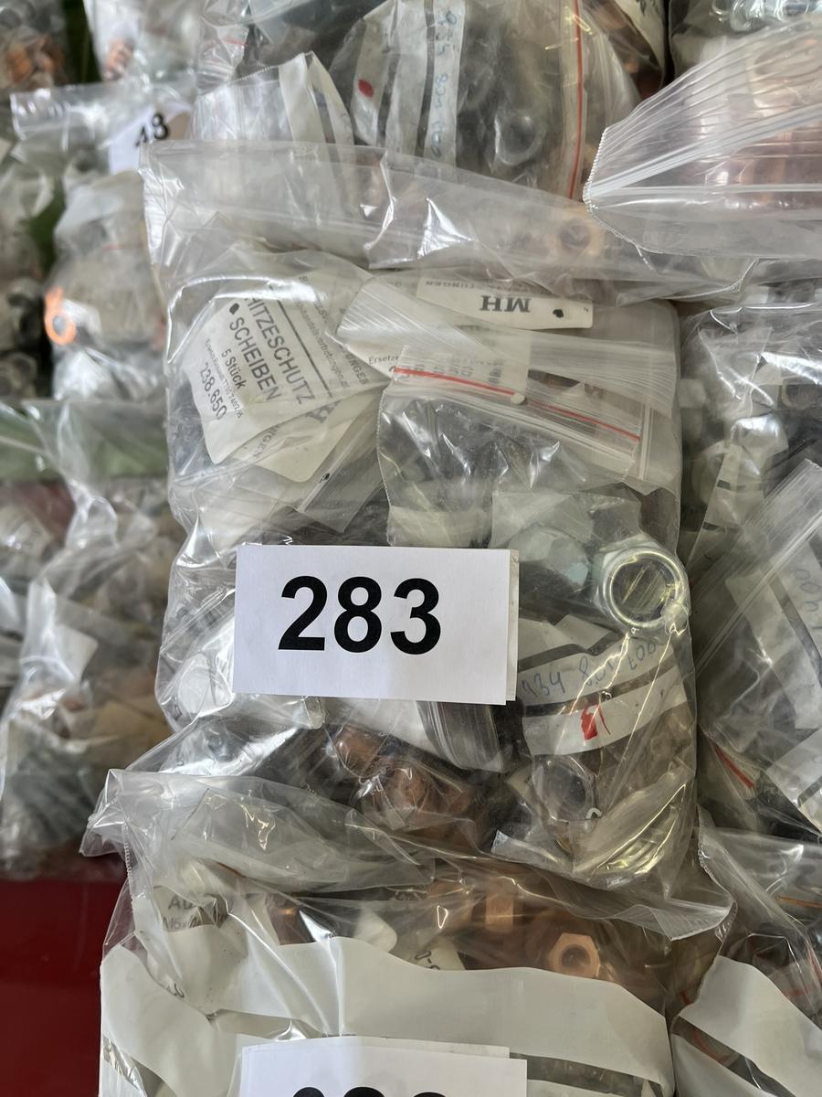 Paket mit Auspuff-,Feingewinde- u. Sicherungsmuttern, Stehbolzen, Hitzeschutzscheiben u. Kupferdichtringe?d=2025-05-05 21:07:56