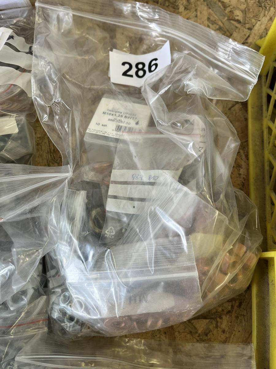 Paket mit Auspuff-,Feingewinde- u. Sicherungsmuttern, Stehbolzen, Hitzeschutzscheiben u. Kupferdichtringe?d=2025-05-05 09:27:33