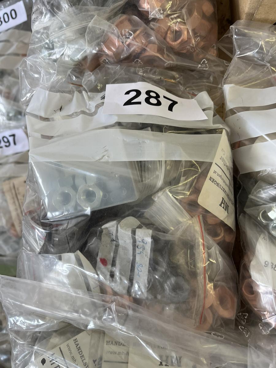 Paket mit Auspuff-,Feingewinde- u. Sicherungsmuttern, Stehbolzen, Hitzeschutzscheiben u. Kupferdichtringe?d=2025-05-05 04:56:26
