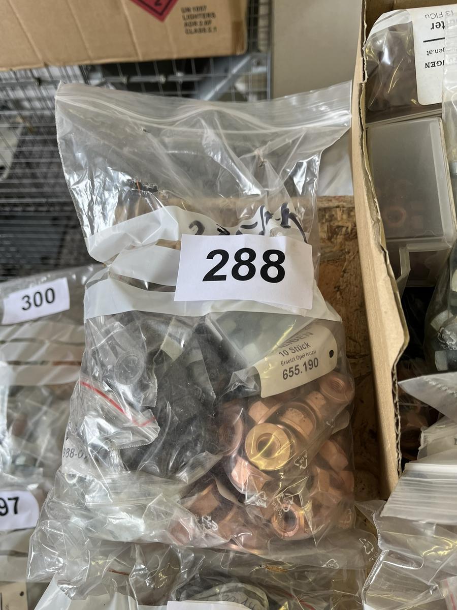 Paket mit Auspuff-,Feingewinde- u. Sicherungsmuttern, Stehbolzen, Hitzeschutzscheiben u. Kupferdichtringe?d=2025-05-05 01:15:44