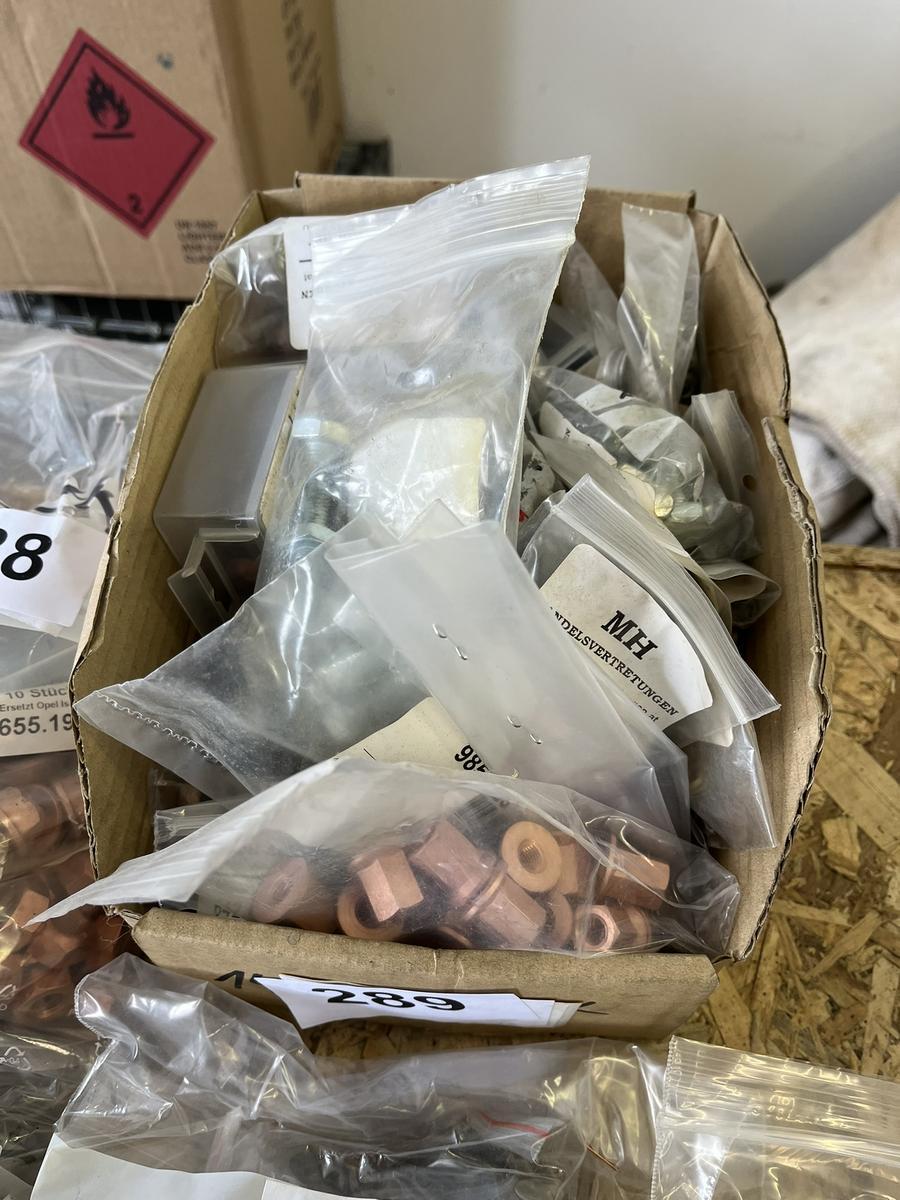 Paket mit Auspuff-,Feingewinde- u. Sicherungsmuttern, Stehbolzen, Hitzeschutzscheiben u. Kupferdichtringe?d=2025-05-04 21:10:47