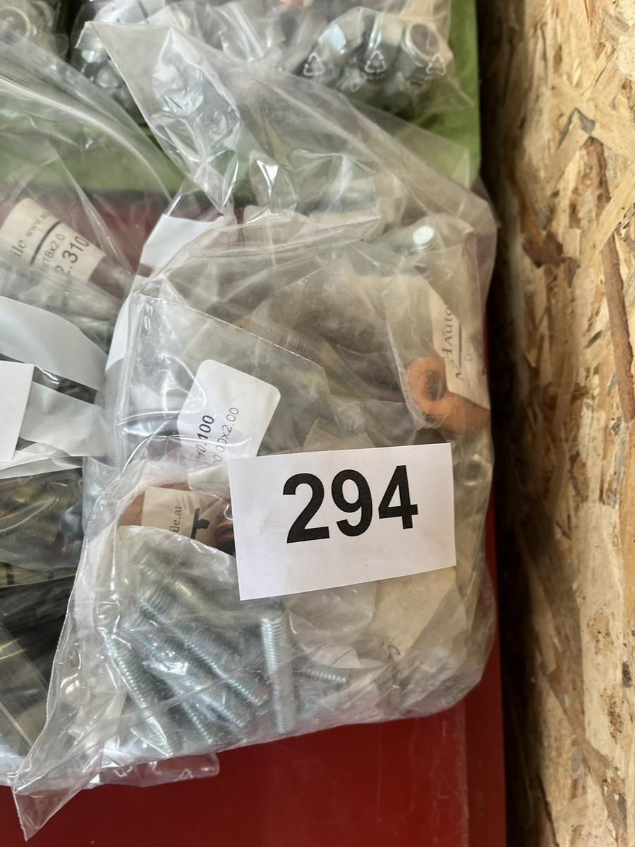 Paket mit Auspuff-,Feingewinde- u. Sicherungsmuttern, Stehbolzen, Hitzeschutzscheiben u. Kupferdichtringe?d=2025-05-03 15:01:51