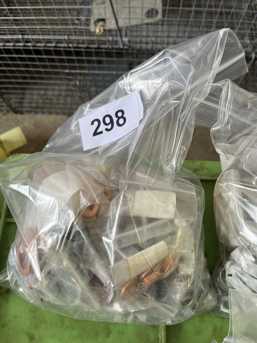 Paket mit Auspuff-,Feingewinde- u. Sicherungsmuttern, Stehbolzen, Hitzeschutzscheiben u. Kupferdichtringe?d=2025-05-01 04:48:01