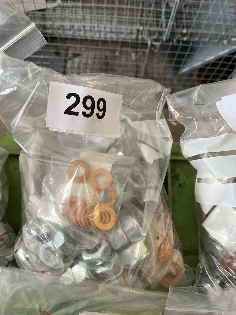 Paket mit Auspuff-,Feingewinde- u. Sicherungsmuttern, Stehbolzen, Hitzeschutzscheiben u. Kupferdichtringe?d=2025-04-30 23:46:37