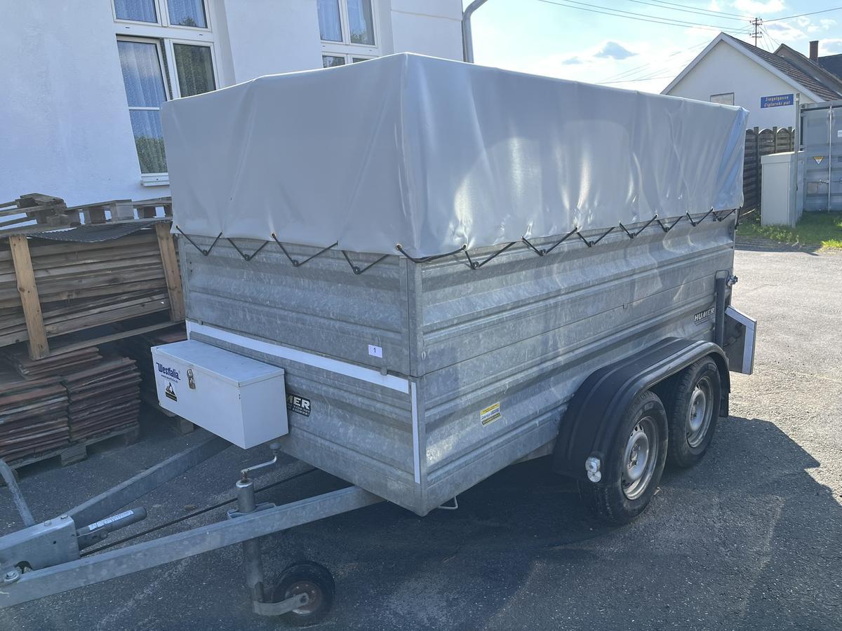 HUMER PKW 2-achsiger Anhänger K 300 GTS, EG 430 kg, NL 2070 kg, 1520/3050/1400 mm, neue Plane mit Aufsatzbordwänden, Schalungsplatten/Riffelblechboden, Pickerl gültig bis 7/2024