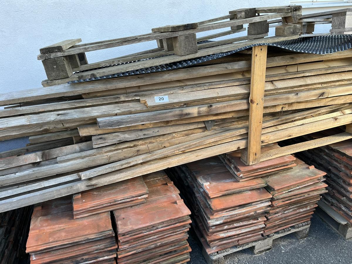 komplette Bestand an Dachziegel/Dachlatten, 9 x 180 Stk., 85 Stk.Welleternit 62/105 cm