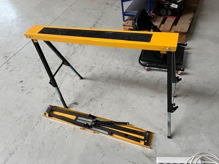 2 Stück klappbare Montagearbeitsböcke 2 Stück klappbare Montagearbeitsböcke