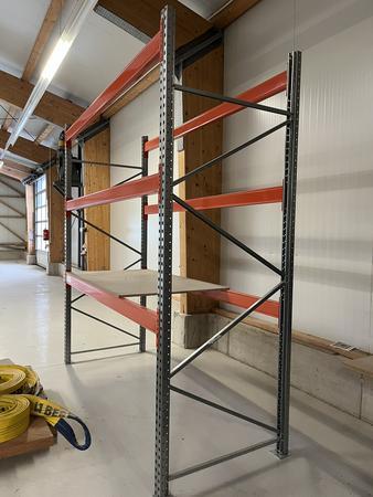 18.90 lfm SCHWERLAST-PALETTENREGALE 8 Stk.Steher 300/110 cm , Fachlast 2100 kg plus Einhängebalken 18.90 lfm SCHWERLAST-PALETTENREGALE 8 Stk.Steher 300/110 cm , Fachlast 2100 kg plus Einhängebalken