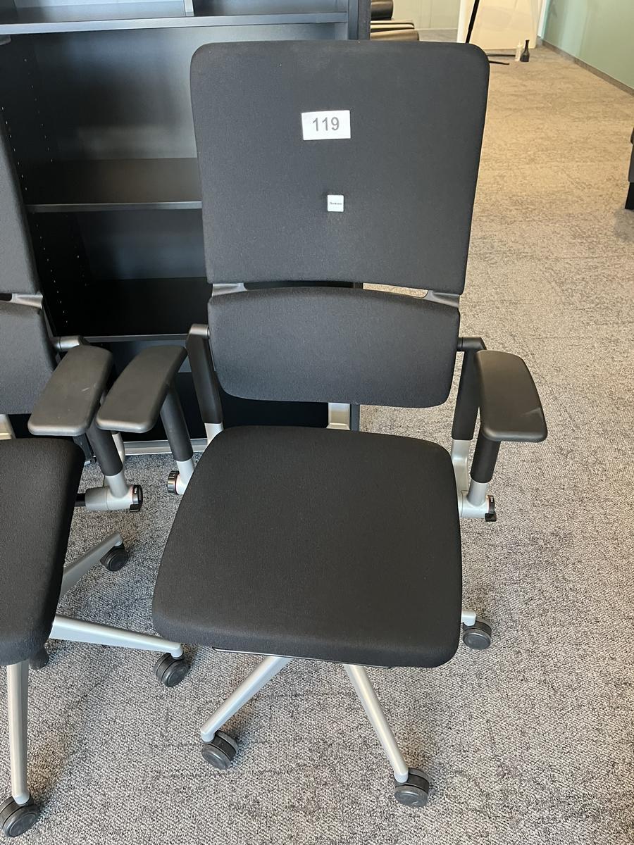 Steelcase Bürodrehstuhl anthrazit mit Armlehne höhenverstellbar