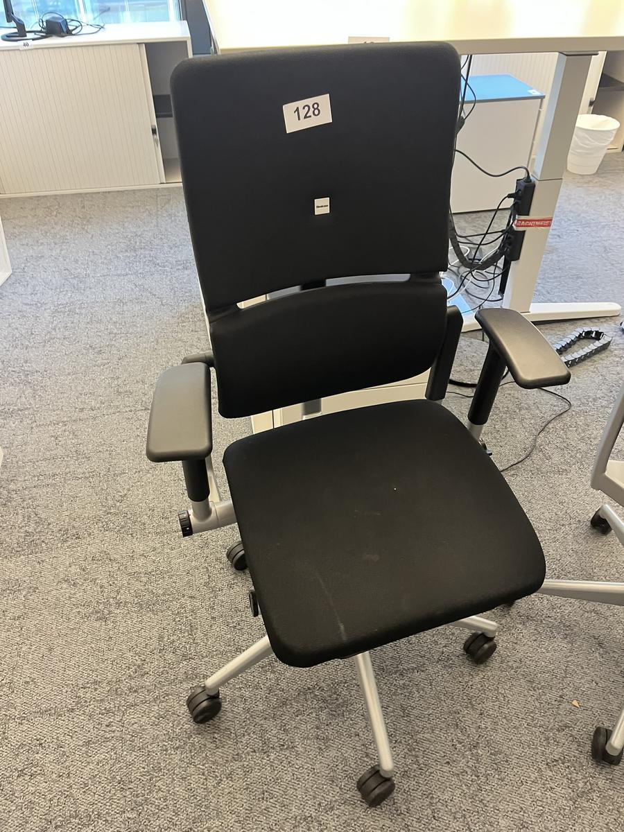 Steelcase Bürodrehstuhl anthrazit mit Armlehne höhenverstellbar