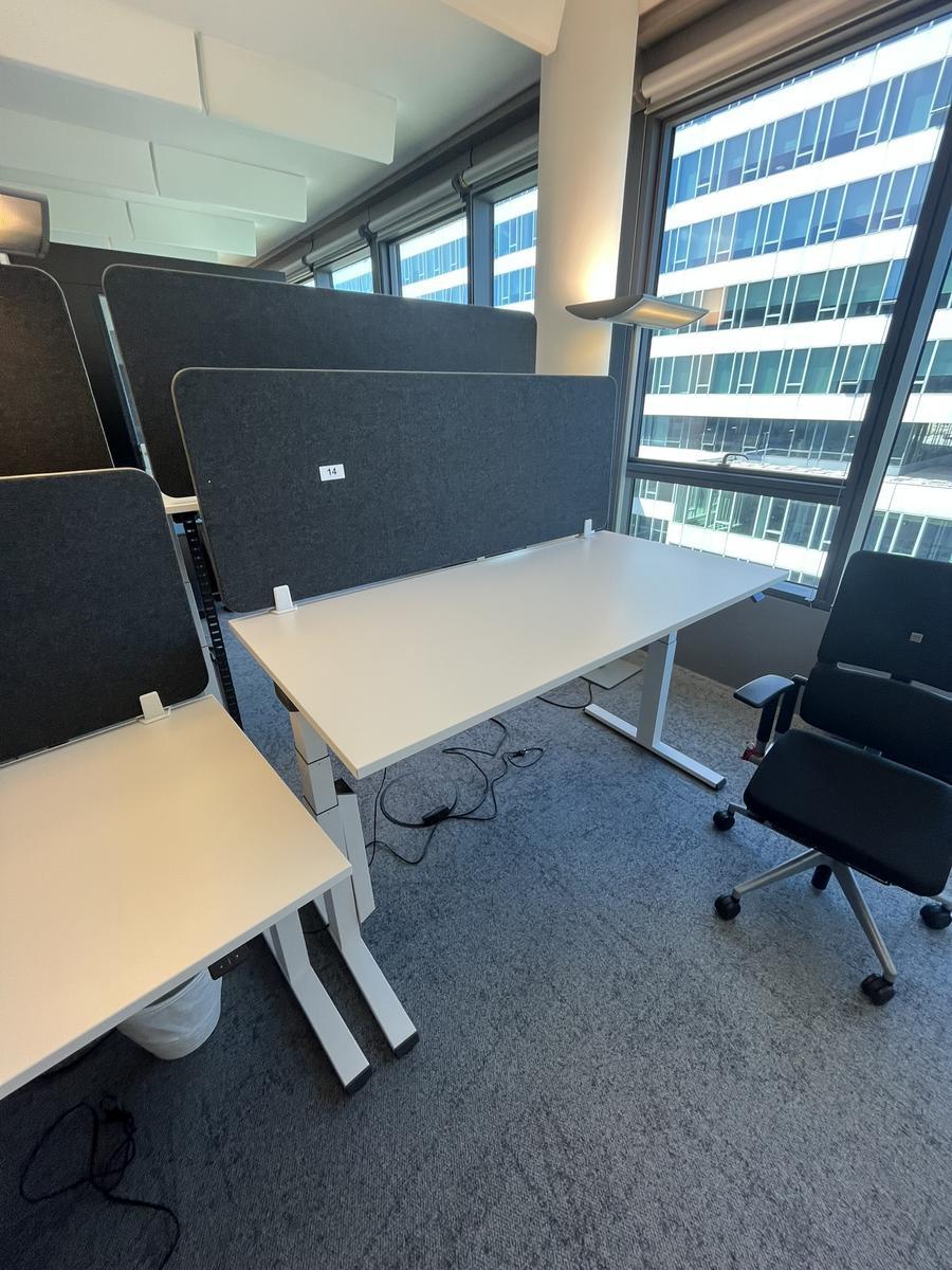 Sitz-,Steh-,Schreibtisch 160x80 cm , Steelcase elektrisch höhenverstellbar ca.65/120cm mit Sichtblende abnehmbar, Baujahr 2021?d=2025-05-20 17:14:27
