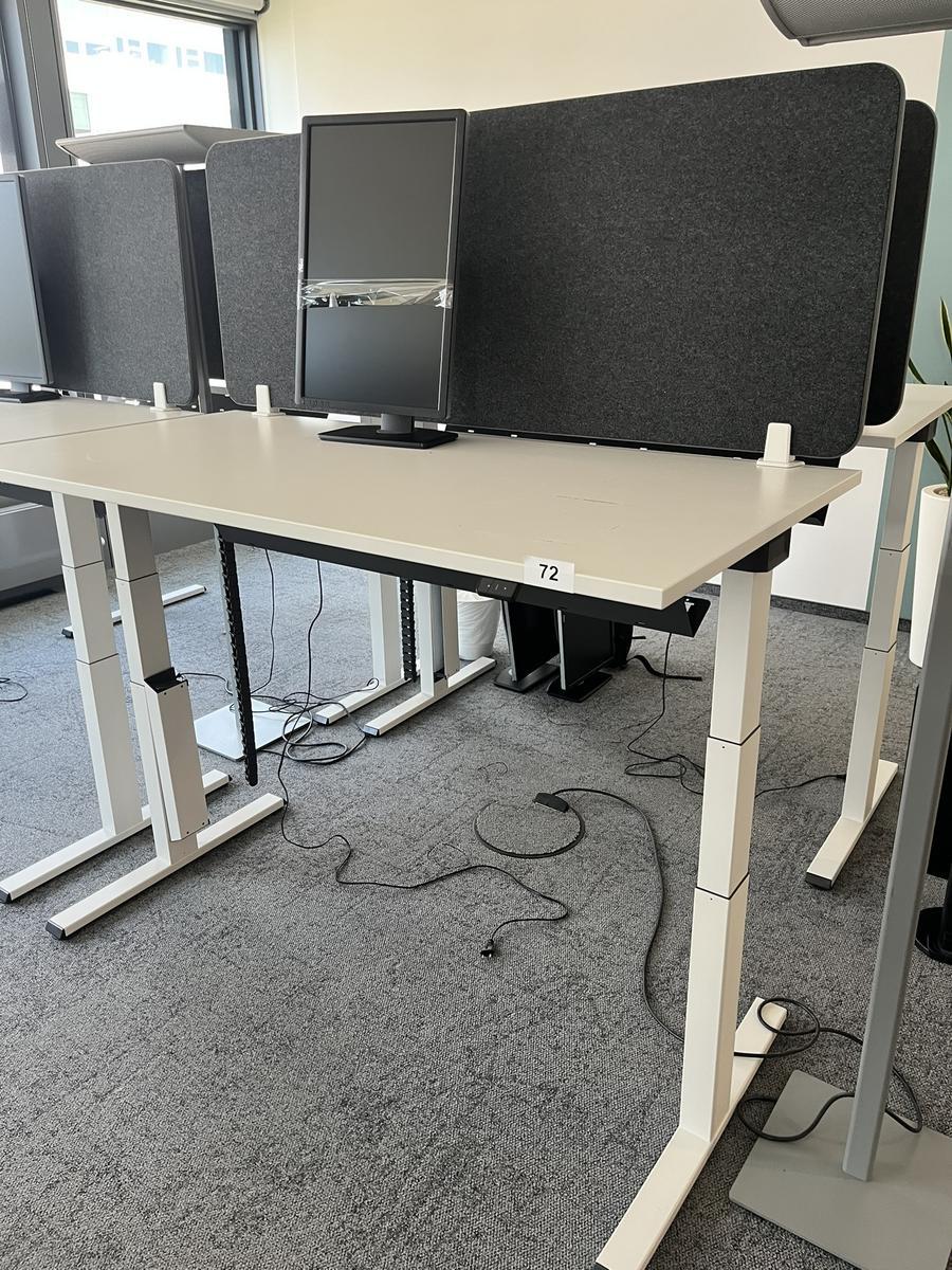 Sitz-,Steh-,Schreibtisch 160x80 cm , Steelcase elektrisch höhenverstellbar ca.65/120cm mit Sichtblende abnehmbar, Baujahr 2021?d=2025-05-20 21:05:14