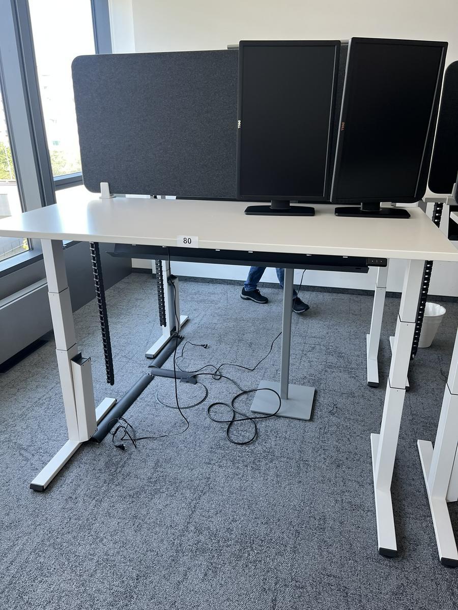 Sitz-,Steh-,Schreibtisch 160x80 cm , Steelcase elektrisch höhenverstellbar ca.65/120cm mit Sichtblende abnehmbar, Baujahr 2021?d=2025-05-20 21:17:32