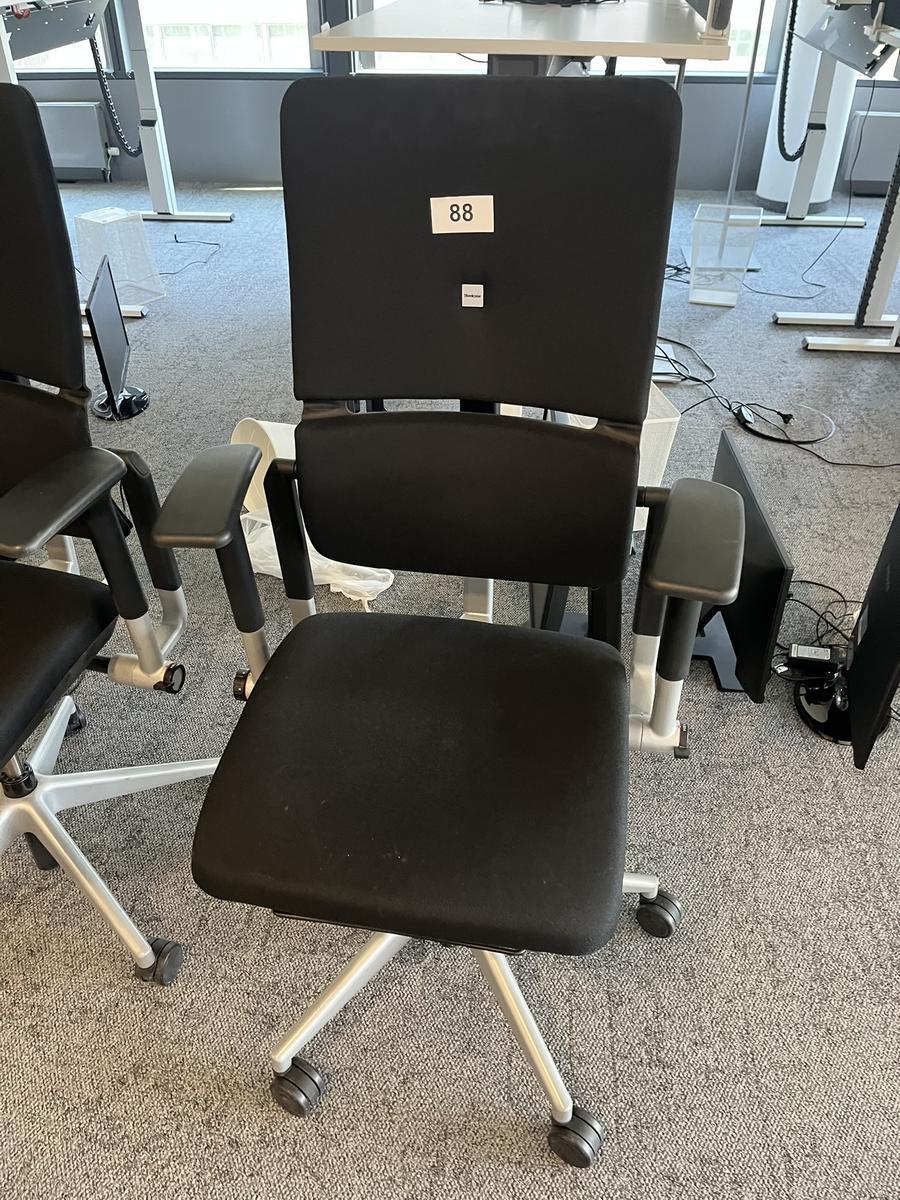 Steelcase Bürodrehstuhl anthrazit mit Armlehne höhenverstellbar