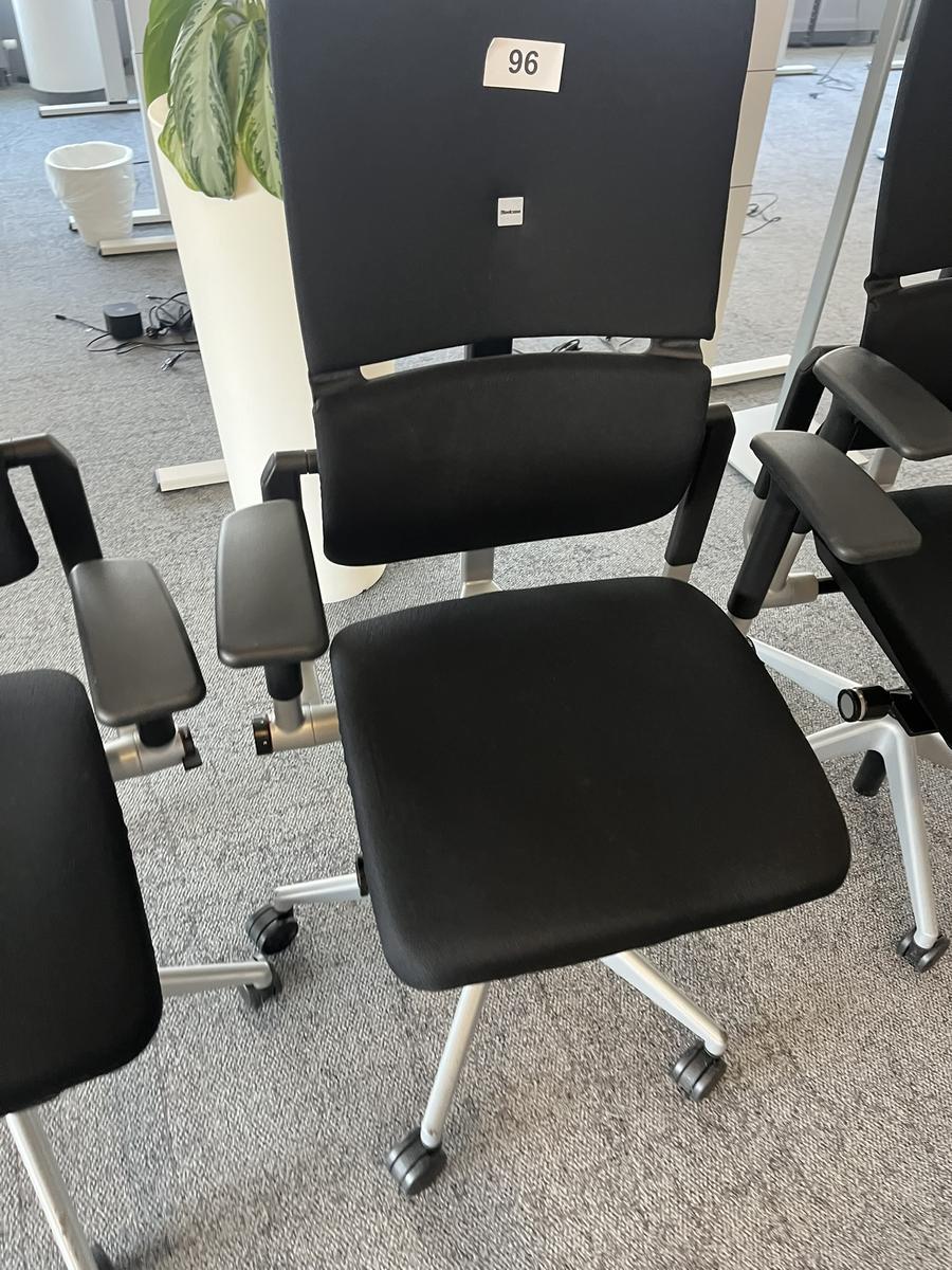 Steelcase Bürodrehstuhl anthrazit mit Armlehne höhenverstellbar