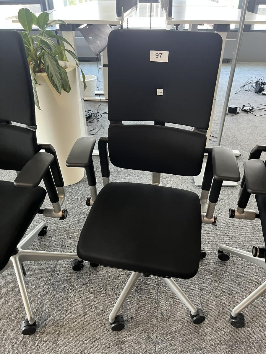Steelcase Bürodrehstuhl anthrazit mit Armlehne höhenverstellbar?d=2025-05-20 21:06:26