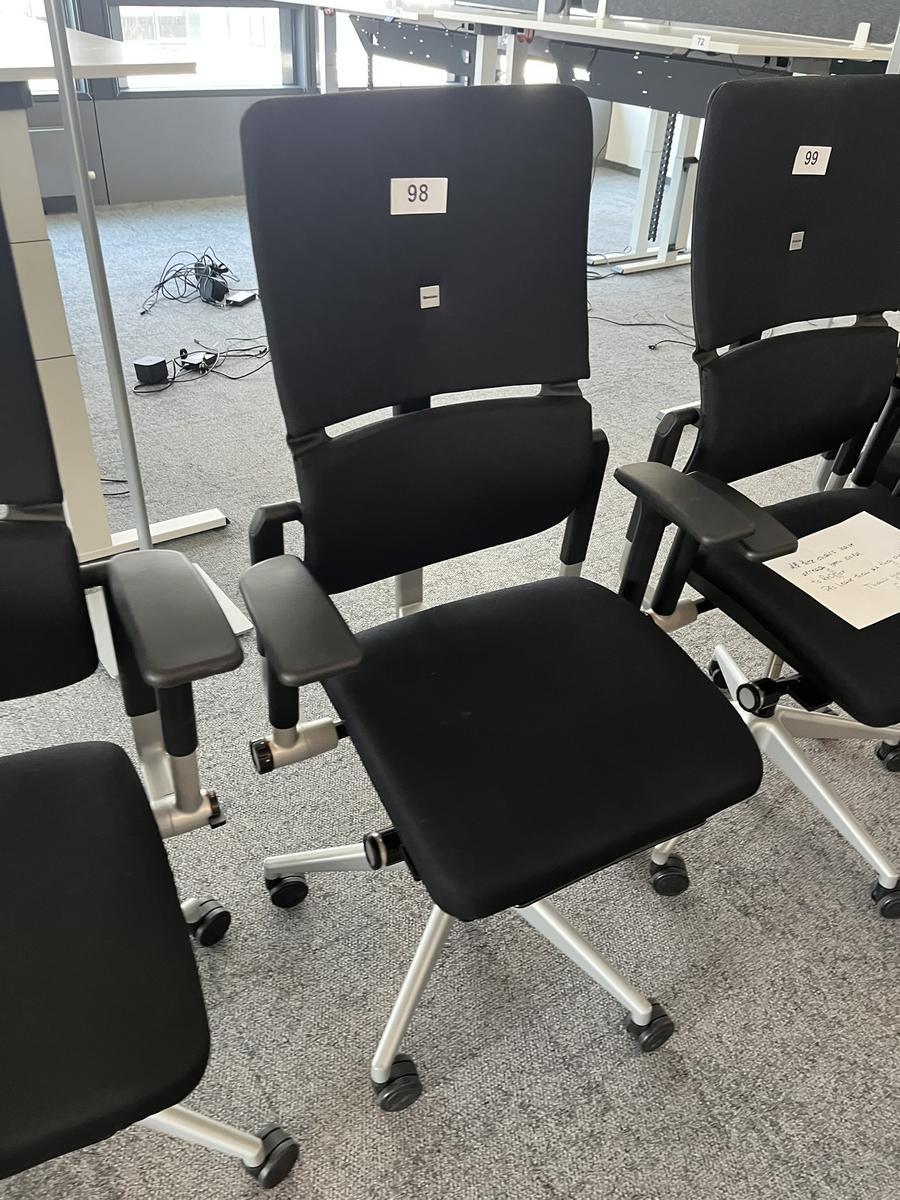 Steelcase Bürodrehstuhl anthrazit mit Armlehne höhenverstellbar