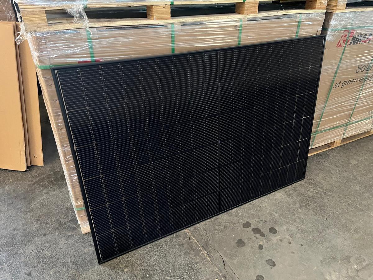 11 Stk. Solar Paneele, Typ Suntech 435W, ca. 5 kW (4.785 kW)?d=2025-05-21 00:28:51