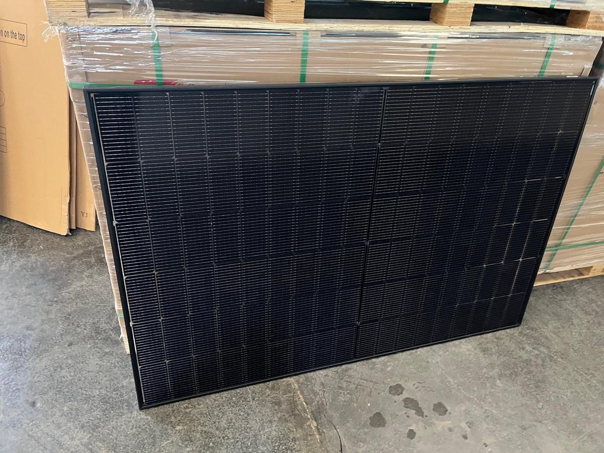 11 Stk. Solar Paneele, Typ Suntech 435W, ca. 5 kW (4.785 kW)?d=2025-05-21 00:22:39