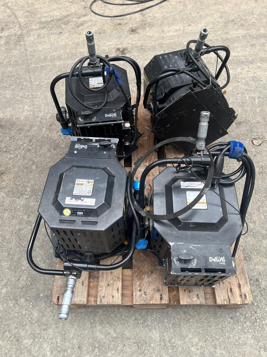 4x Desisit Leonardo 2000W fresnel spotlight pole operated?d=2025-05-21 04:39:51