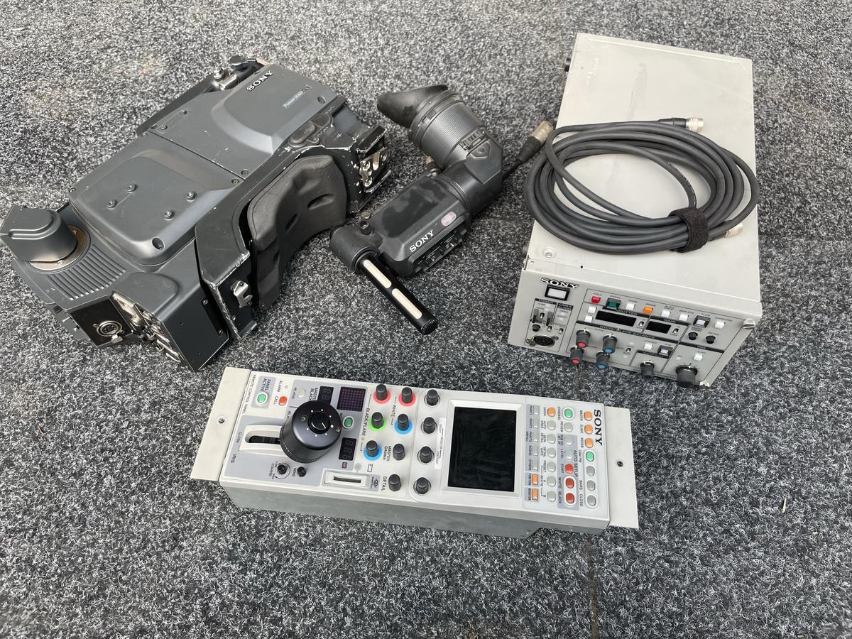 Sony DXC-D55P Kamera + Triax Adapter + Sportsucher + CCU + RCP?d=2025-05-21 04:48:11