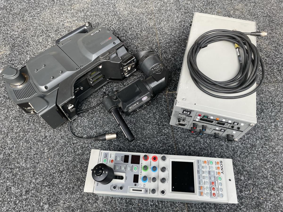 Sony DXC-D55P Kamera + Triax Adapter + Sportsucher + CCU + RCP?d=2025-05-21 05:01:17