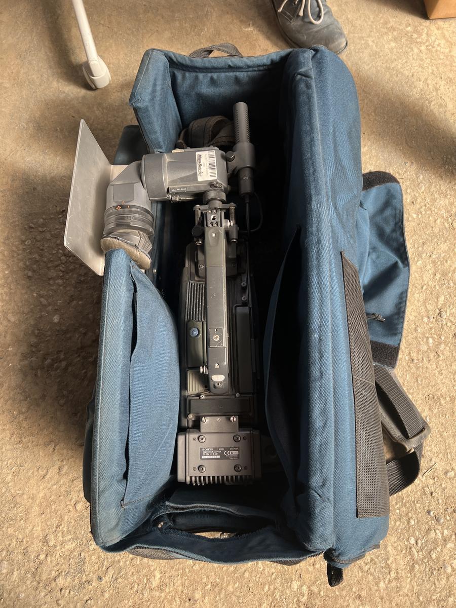 Sony MSW-900P/9SN digital camcoder with CA-702P adapter?d=2025-05-20 23:58:07