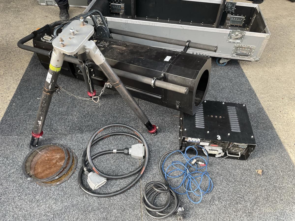 Robert Juliat Aramis 2500W HMI incl. ballast and case?d=2025-05-21 00:43:03