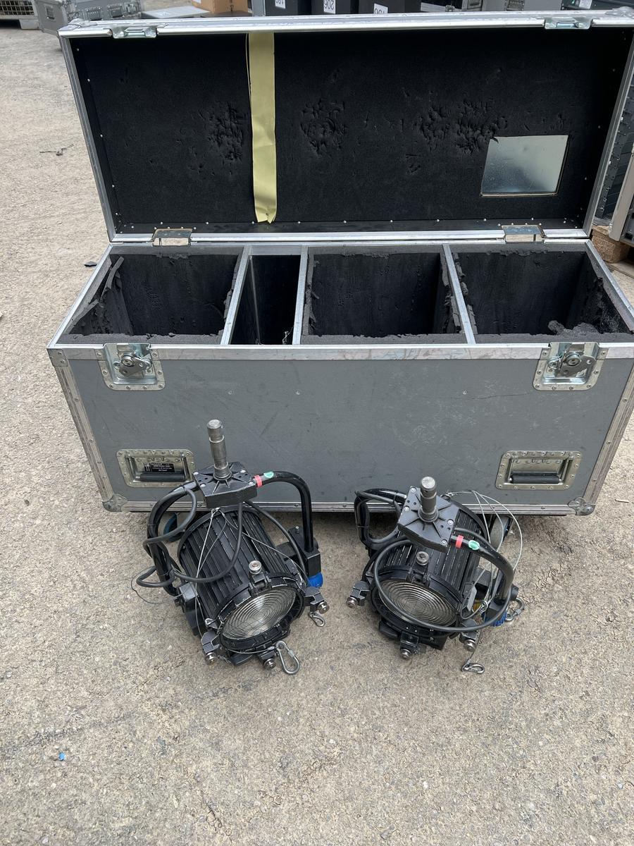 2 x Arri 1kW pole opoerated
