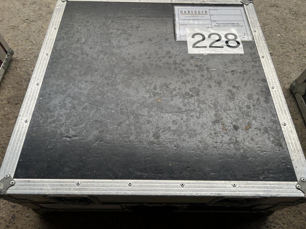 Haubencase für Yamaha 01V96