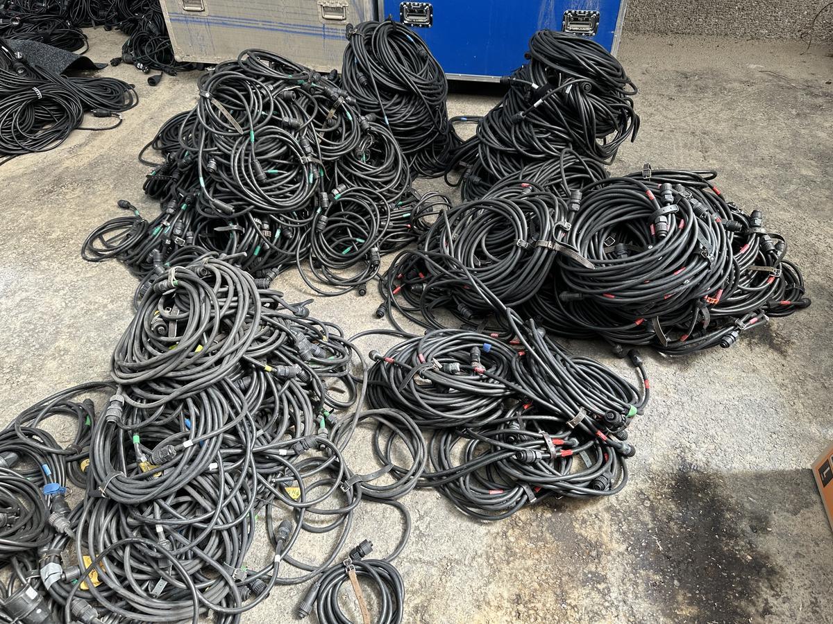 Hybrid cable 1x2x0?d=2025-05-21 04:30:24