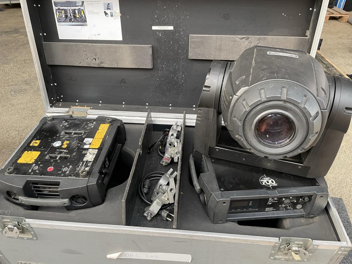 2x Martin MAC700 spot incl. 1 case?d=2025-05-21 00:45:26