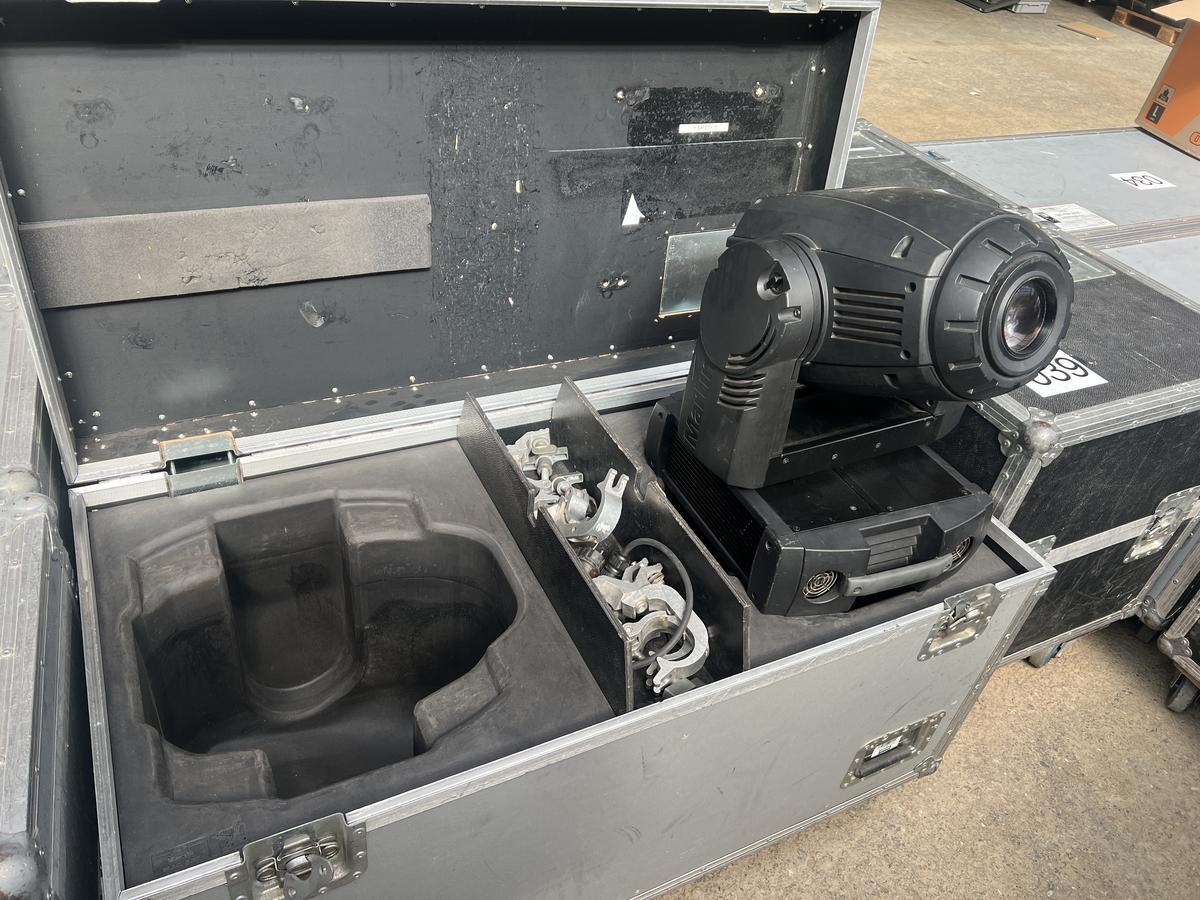 1x Martin MAC700 spot incl. 1 case?d=2025-05-21 00:46:46