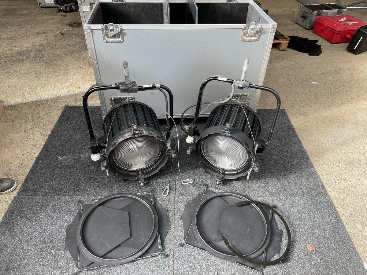 2x ARRI Studio 5000 black pole operated incl. case?d=2025-05-21 00:39:32