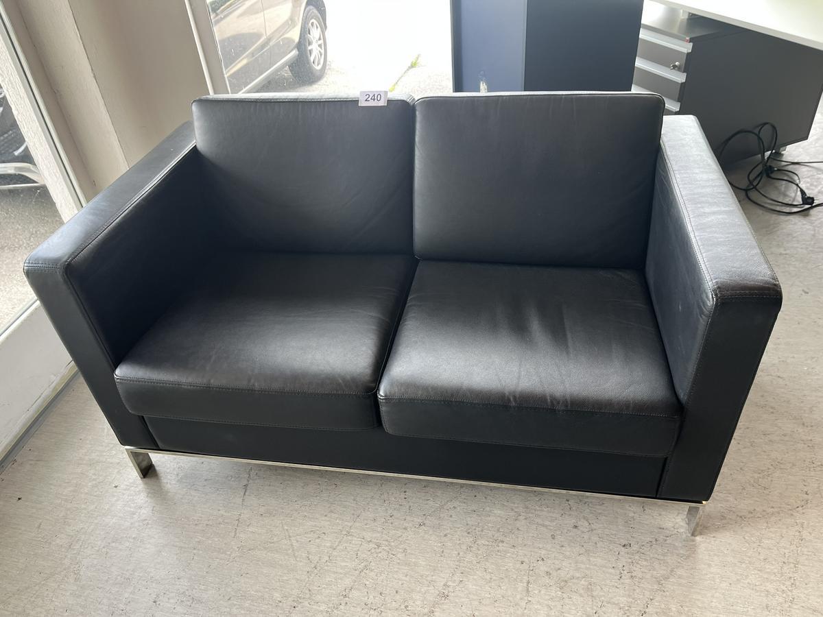 Ledersoda 2 Sitzer in schwarz?d=2025-05-21 00:38:25