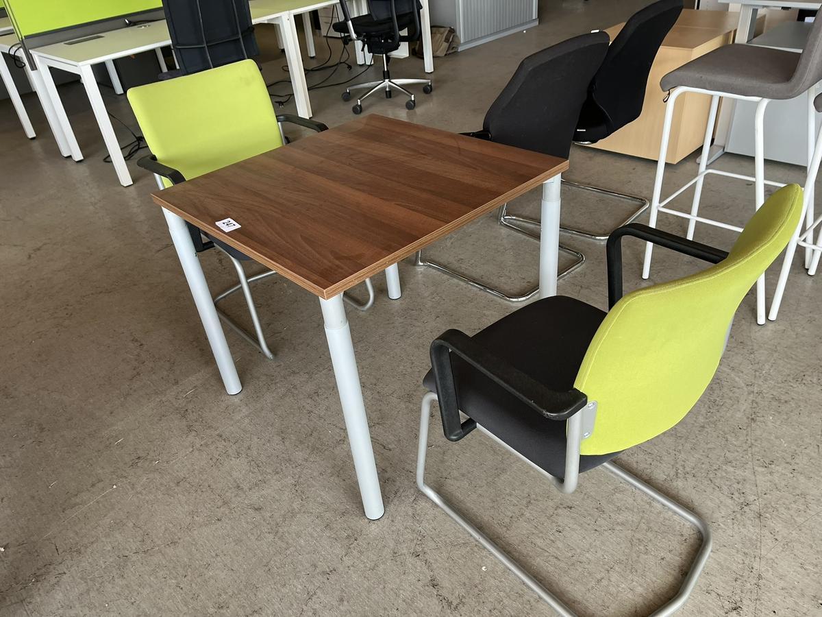 Besprechungstisch 80/80 cm mit 2 Stühlen?d=2025-05-21 00:09:14