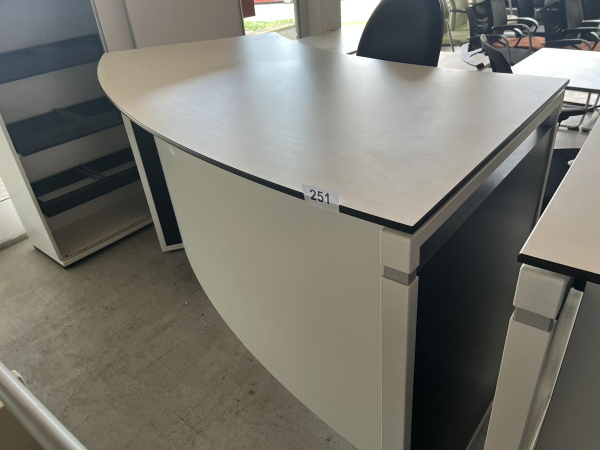 Verkaufspult ca. 220/80/110 cm?d=2025-05-21 00:25:18