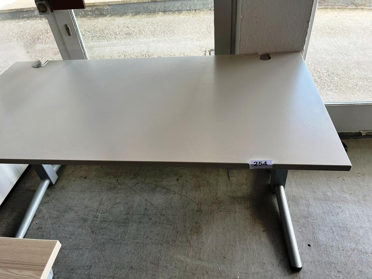 Schreibtisch 160/80 cm?d=2025-05-21 00:32:29
