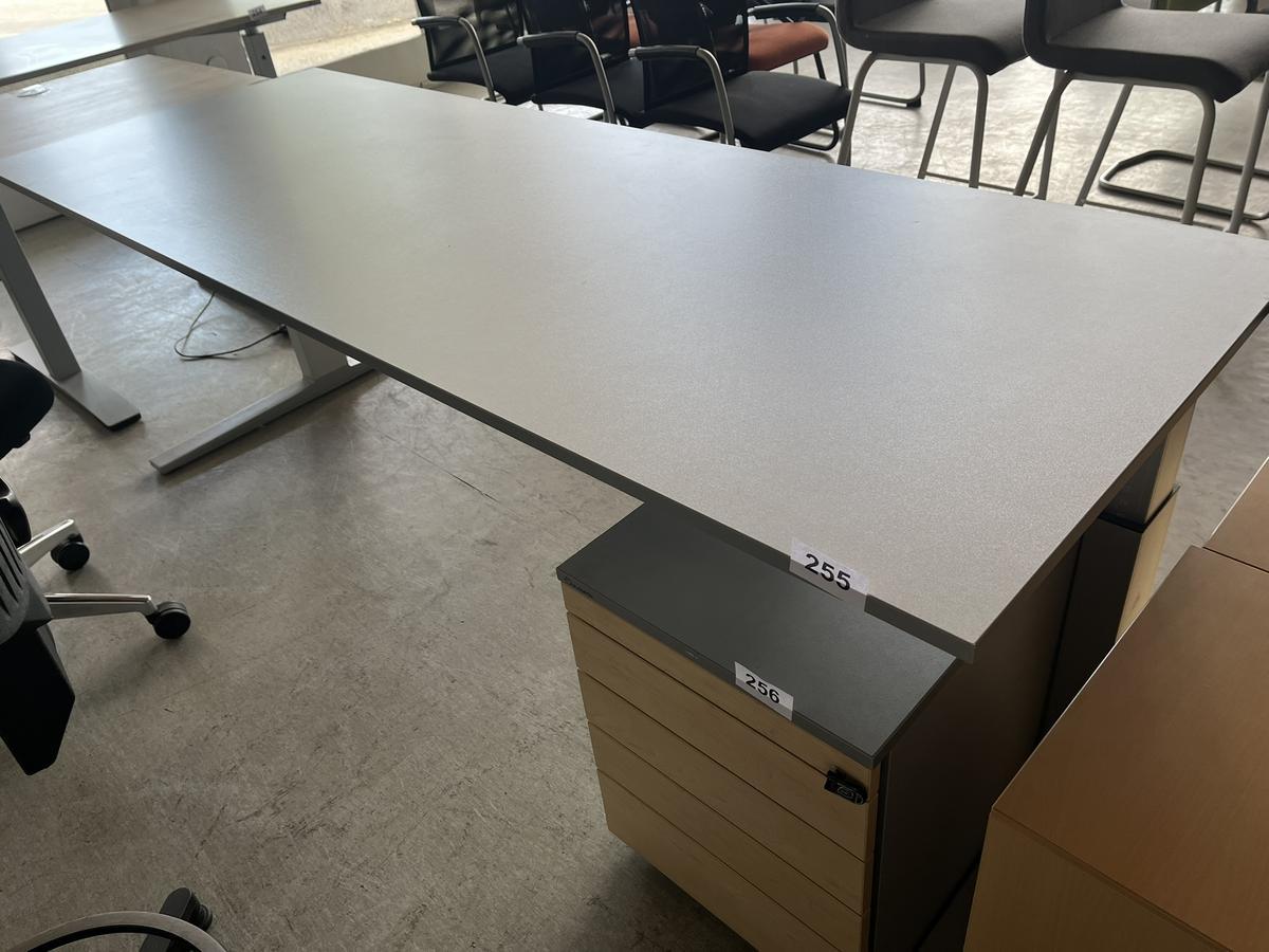 BENE Schreibtisch ca. 200/80 cm?d=2025-05-21 00:31:17
