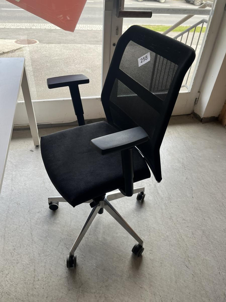 Bürodrehstuhl schwarz?d=2025-05-21 00:35:56
