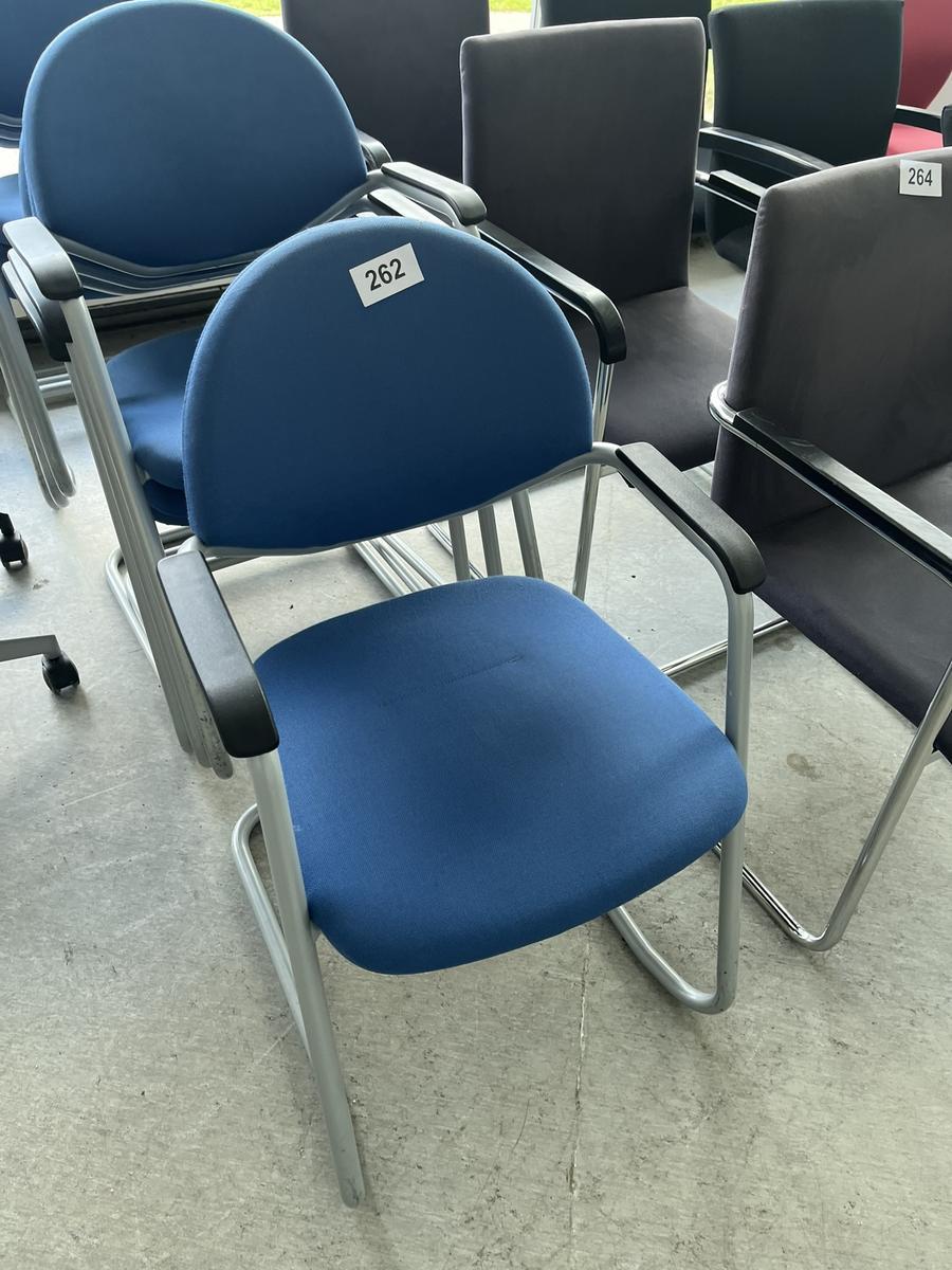 7 Stück Stapelstühle?d=2025-05-21 03:02:19